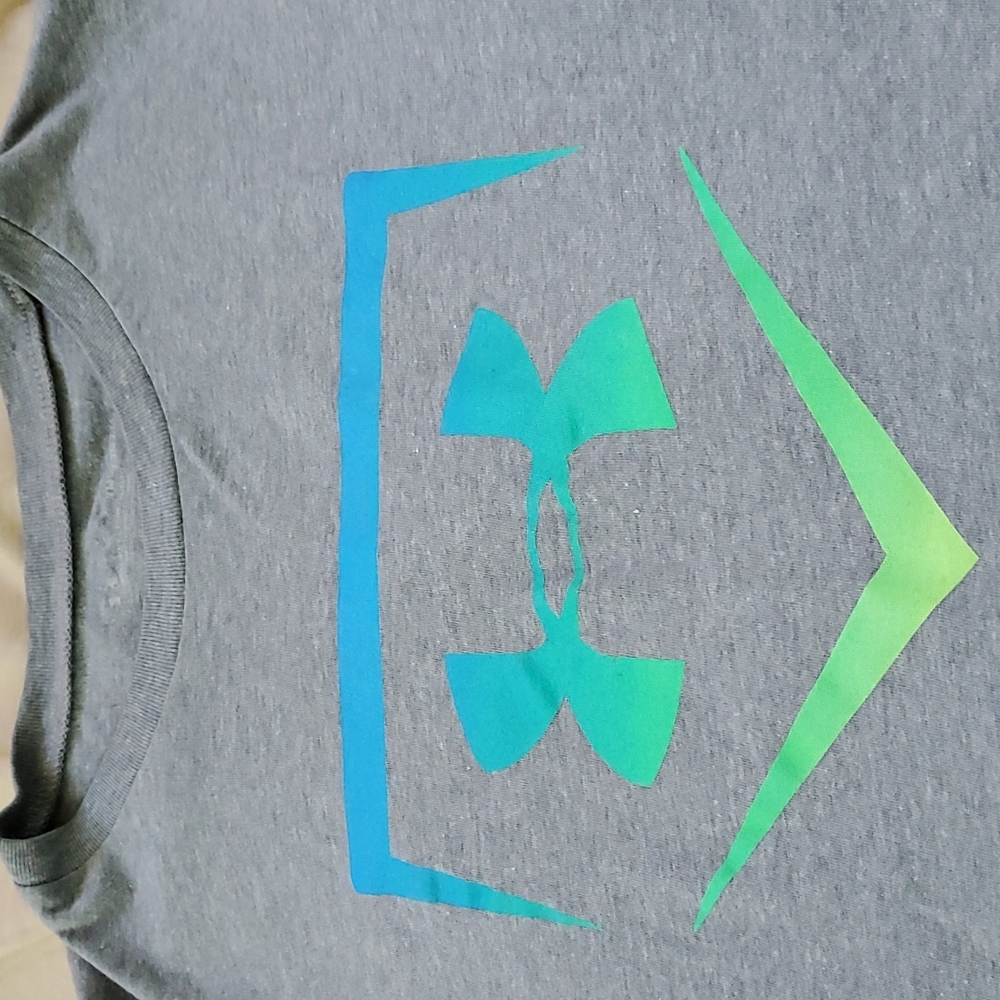 Under Armour grey tshirt